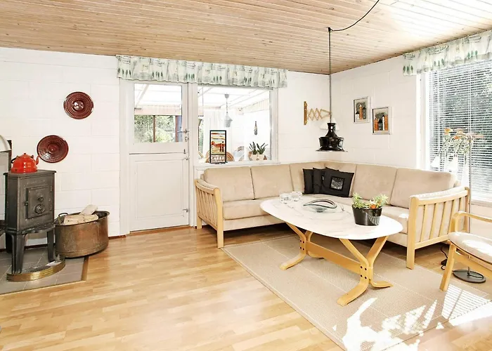 6 Person In Vinderup-by Traum